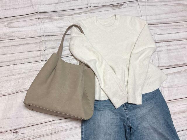 休日のカジュアルコーデにはコンパクトサイズで♪