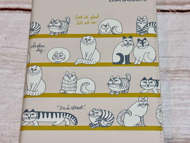 リサ・ラーソンが描く猫のキャラクターのイラストが盛りだくさんのデザイン♪