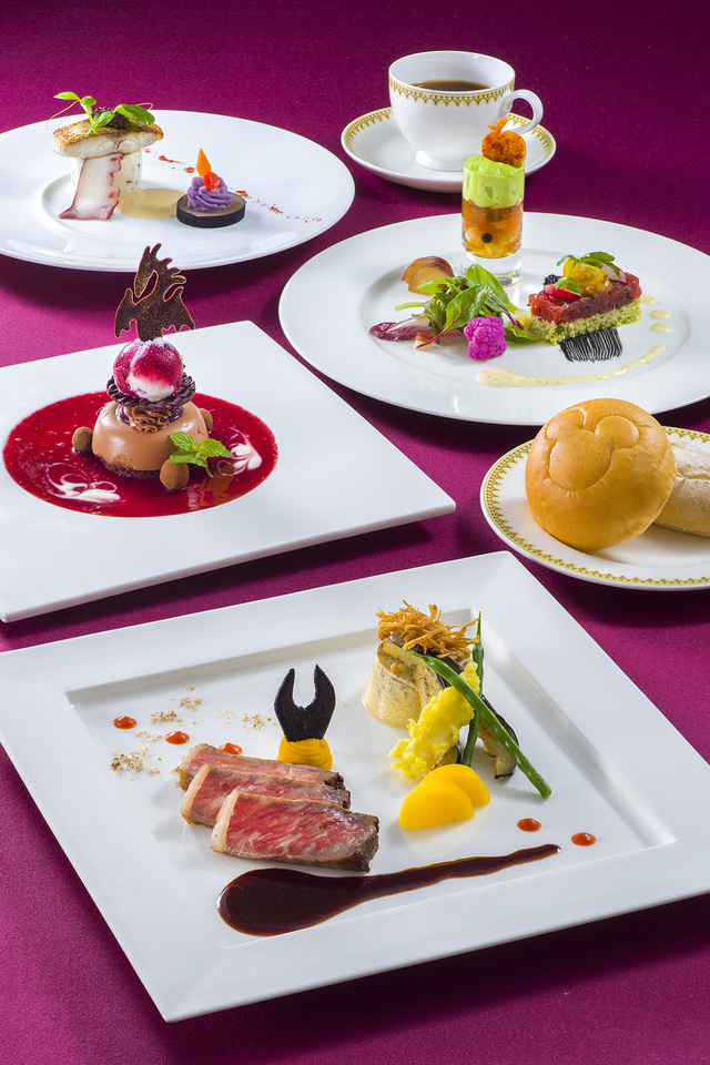スペシャルコース 8,700円｜マゼランズ｜鮪のタルタルとバジル風味のクスクス、ガトー仕立て海老のコンソメジュレ添え  イトヨリのポワレとシーフードのムース、ヴァンブランソース 黒毛和牛のロースト、キノコのフランとヴァンルージュソース パン チョコレートムースケーキとカシスアイス コーヒーまたは紅茶｜東京ディズニーシー「ディズニー・ハロウィーン」2018