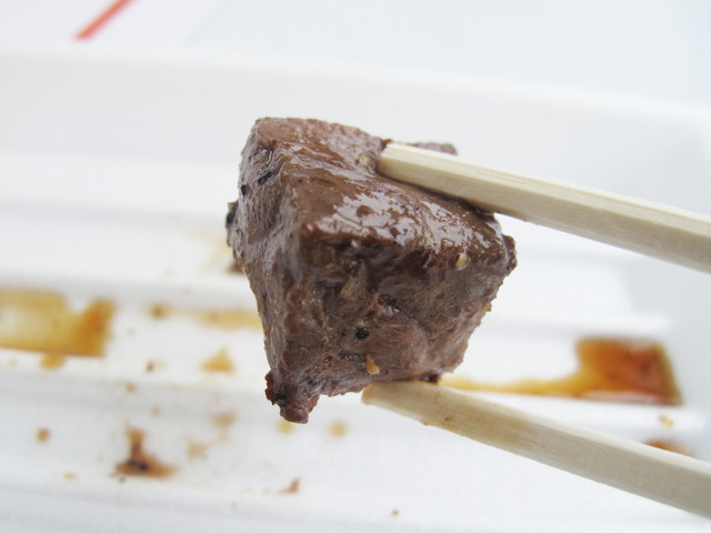 肉食女子博／熟成肉専門店・听(ポンド)(京都)　「熟成黒毛和牛の赤身サイコロステーキ」(￥1,200/100g・￥2,100/200g )