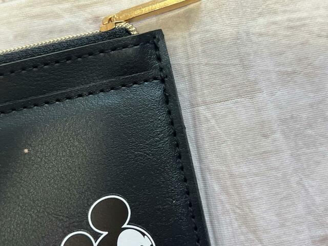 スマホポシェットとお揃いのブラックカラー