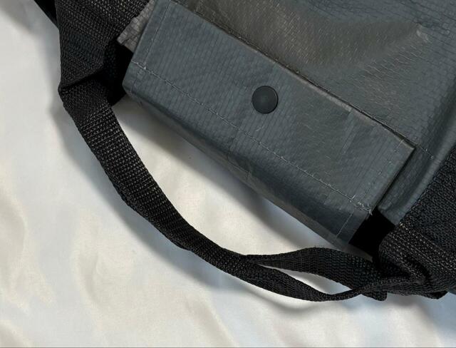 【ローソン×無印良品　たためるミニトートバッグ】短い持ち手と長いショルダーベルトの両方付いており、その日の荷物の重さや用途に合わせて使い分けられます♪