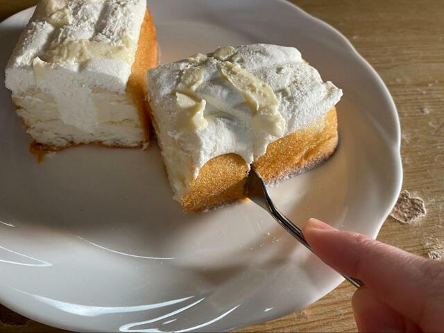 【LAWSON　Uchi Café×Milk MILKシフォンケーキ みるく＆バター】バターソースがアクセント