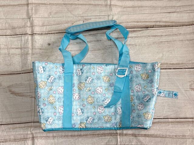 背面はポケットなどはない仕様