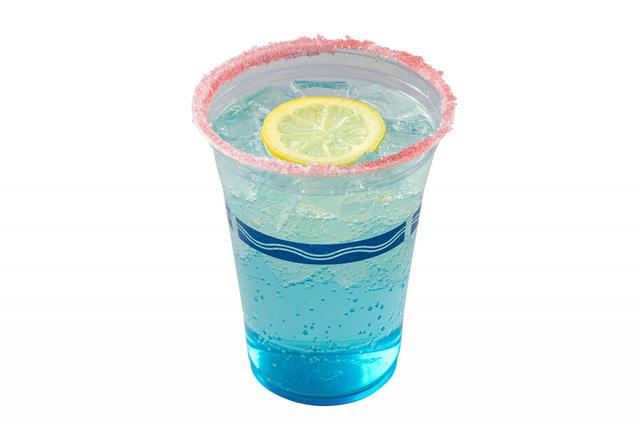 「東京ディズニーシー20周年：タイム・トゥ・シャイン！」スパークリングカクテル（ジン＆レモン） 780円｜ハドソンリバー・ハーベスト