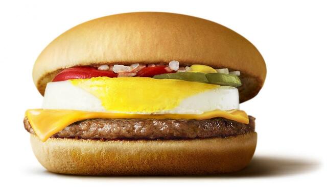 【マクドナルド レギュラーバーガー人気ランキング 9位】「エグチ（エッグチーズバーガー）」240円～（税込）