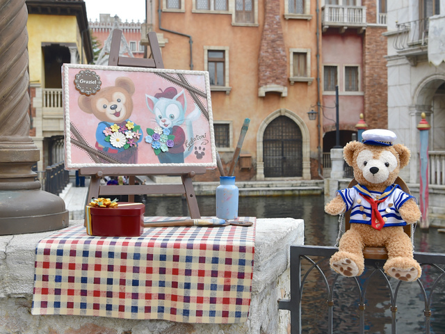 ダッフィーとジェラトーニが書かれたパラッツォ・カナルも忘れなく