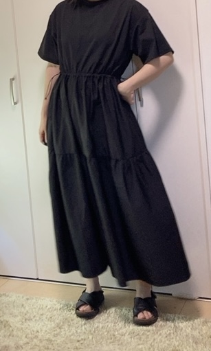 【ワークマン レディースニュートラルフレアワンピース】体のラインを拾いすぎないのでラクな着心地。ドローコードを調整すればスタイルアップも可能です◎