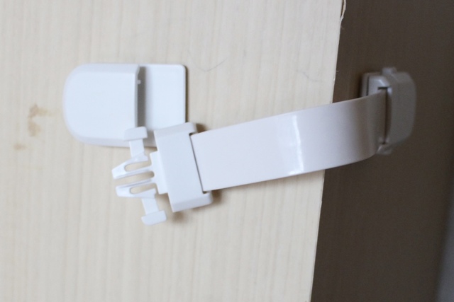 【セリア】いたずら防止ストッパーL／100円