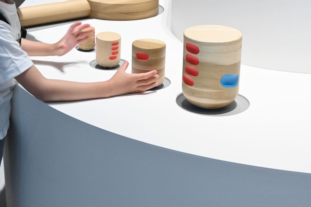 【デザインあ展neo】「もちごこち」／人の手の大きさはさまざま。モノや道具の大きさはどう決められているのでしょうか？