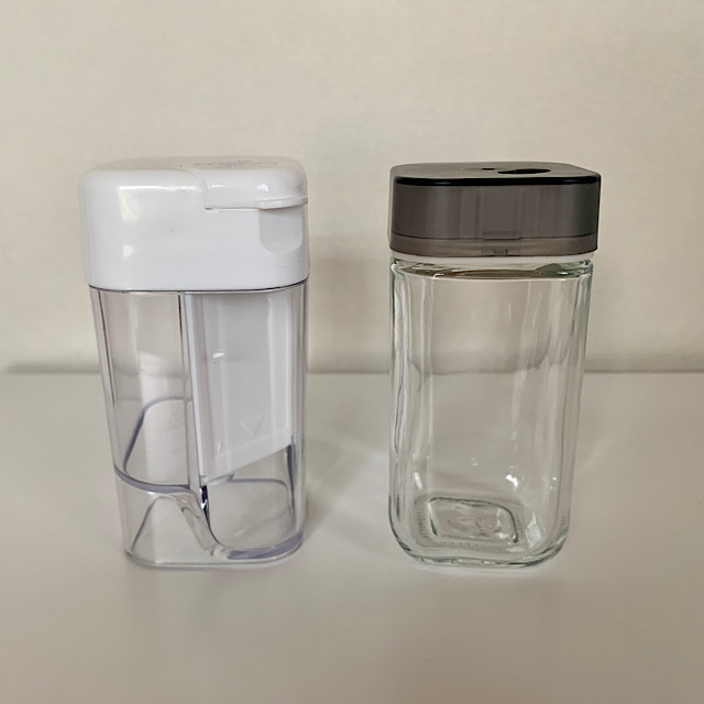 調味料ボトルのサイズ比較(左：Seria／右：ニトリ）