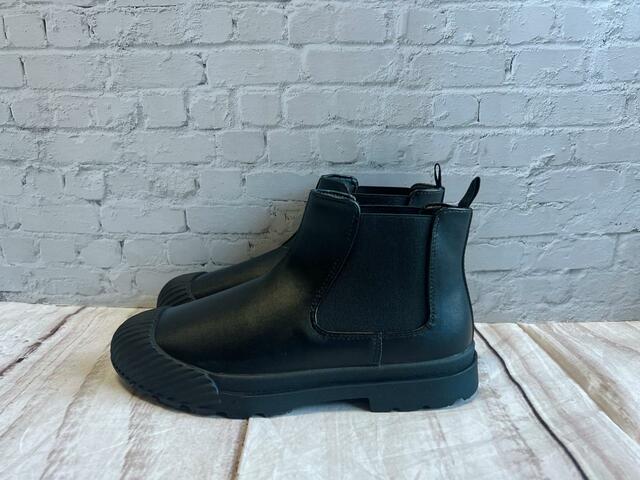 良い意味でレインブーツ見えしないデザイン♪