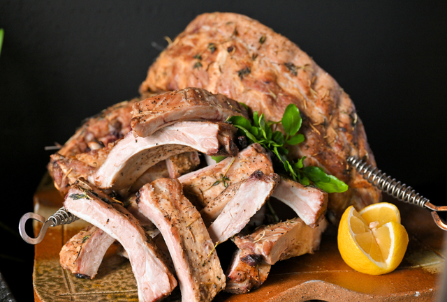 「超肉盛りプレート」<期間:2025年8月1日〜31日>【特別仕入れの“天然マグロ”&食欲そそる“肉盛りプレート”が食べ放題!『天然マグロVS超肉盛り 極みBATTLE』スタート!】