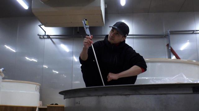 美味しい日本酒を醸す上で欠かせない適切な温度管理。日々の地道な作業が続く。