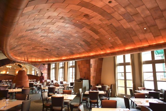 オチェーアノ内観　シェル