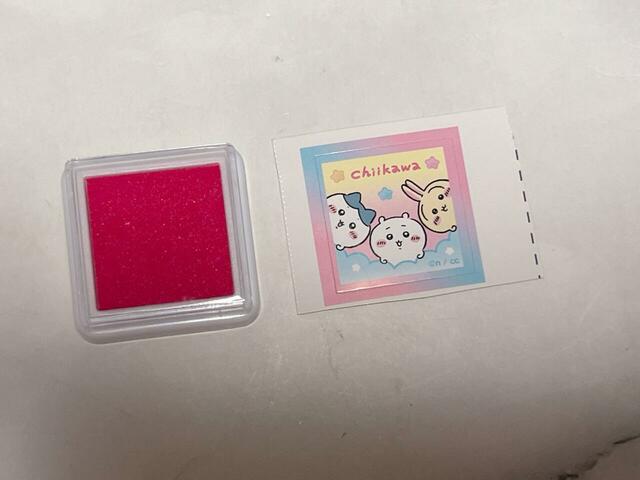 【ちいかわもぐもぐスタンプセット】インク台にもシールを貼ります♪ さらに可愛くなりました