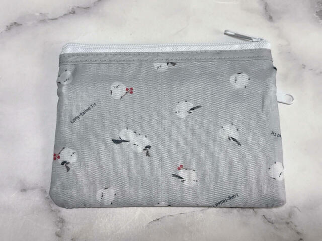 背面はかわいいシマエナガの総柄！