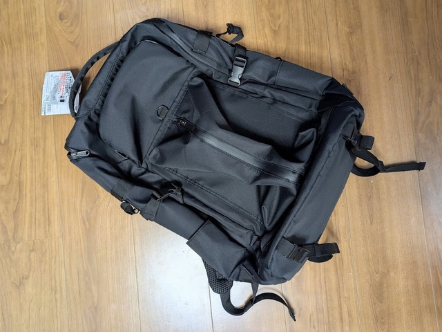 【ワークマン アーバンライトバックパック】カラーはクロとライトカーキの2種類。サイズは約縦53×横32×幅25cmです