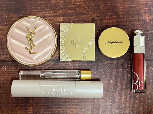 『sweet（スウィート）5月号』大サイズにはこれだけのコスメが入りますよ♪