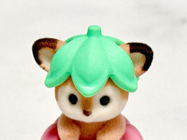 シカの赤ちゃんらしい、くりっとしたお目目がかわいい~~