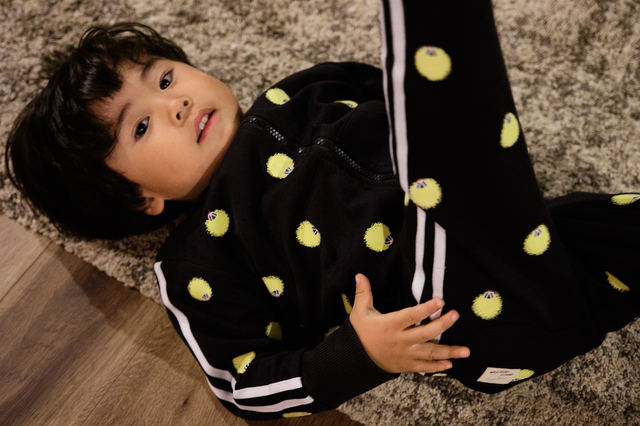 暗闇で光る蓄光ホタルスウェット