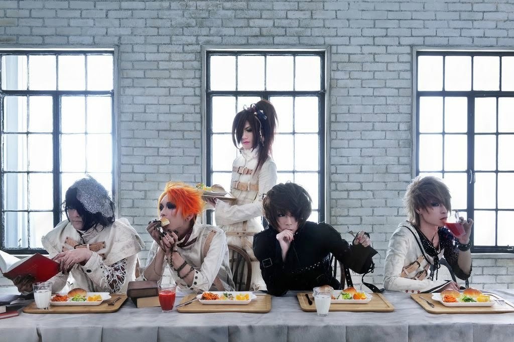 V系シーンの異端者・amber gris手鞠ロングインタビュー（1/5） - ウレ