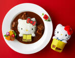 ホテルシェフ特製ハローキティ 口福のビーフカレー ミニサラダ付き(バケットハット付き) ※1日50食限定 ¥3,900 ※ぬいぐるみは商品に含まれません