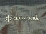 フロントには「snow peak」のロゴ刺繍入りで、さりげないアクセントになっています♪