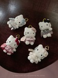【HELLO KITTY meets Her lip to “Limited Collection”】「HLT x Hello Kitty Plush Charm」4,600円(rose pink/ecru/red/black/pale blue)