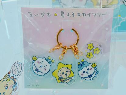ちいかわ - ちいかわ スカイツリー アクリルチャーム ちいかわ×東京スカイツリー」限定オリジナルグッズが反則級の