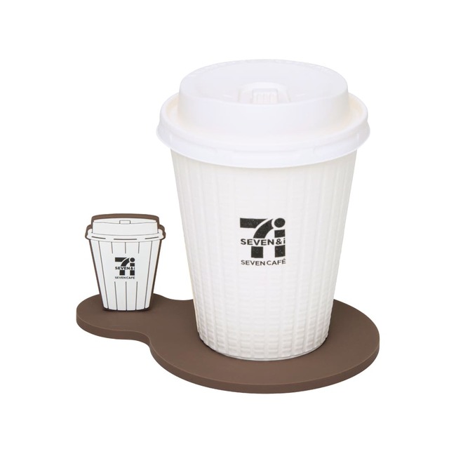 【セブン-イレブン 福袋 2026】「セブンカフェ ラバーコースター」は、セブンカフェとカフェオレモチーフのラバーコースター　※画像は使用イメージです