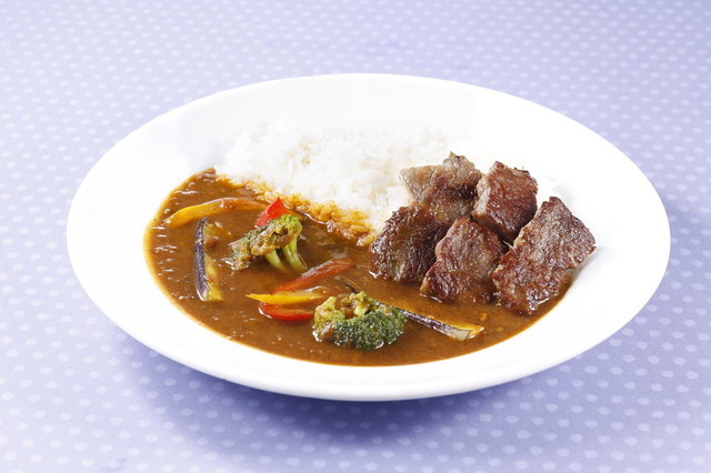 牛ロースカットステーキカレー 899円(税込970円)