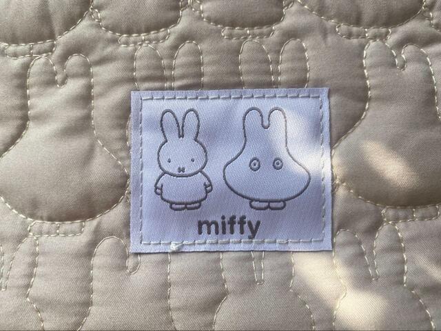 【リンネル 2023年2月号増刊　Miffy［ミッフィー］シルエット柄キルティングがかわいいバニティポーチ】タグもシンプルかつキュート