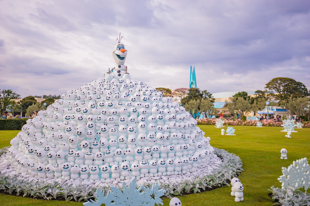東京ディズニーランドでは「アナとエルサのフローズンファンタジー」が開催中。撮影 / YOSHI