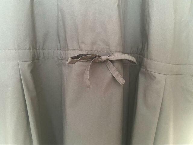【無印良品　かろやか　ブロード　プルオーバーワンピース】ウエスト部分のリボンを絞るとシルエットを変えられます