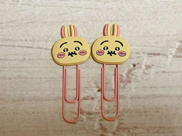 【ちいかわ100円雑貨】うさぎはもぐもぐしている表情。かわいいですね♡