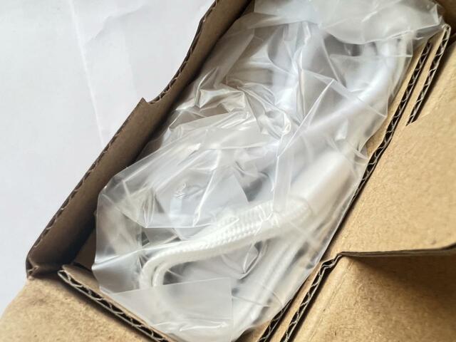 【無印良品 充電式モバイルハンディファン】つまみを引っ張るだけで簡単に箱から取り出せる