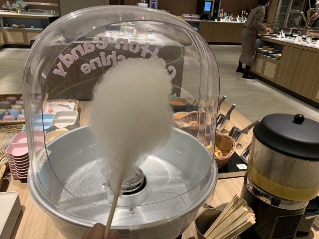 お祭りで大行列する綿菓子もここでなら好きなだけ作って味わえる！