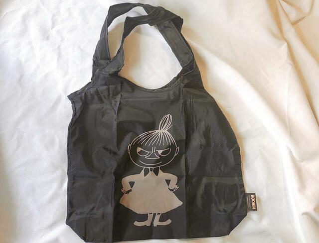ブラックカラーで落ち着いたデザイン【MOOMIN（ムーミン）たっぷり入る ビッグエコバッグ「リトルミイver.」】