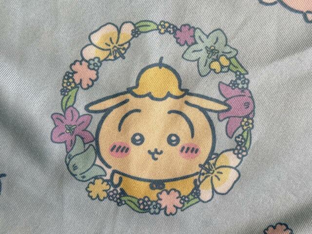 うさぎもお淑やかにお花の輪っかの中からこんにちはポーズ♪