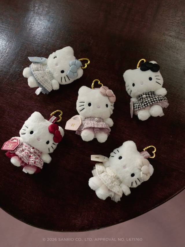【HELLO KITTY meets Her lip to “Limited Collection”】「HLT x Hello Kitty Plush Charm」4,600円(rose pink/ecru/red/black/pale blue)