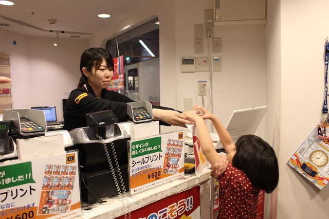 キッゾじゃなくて円だから、ミルクハウスでの写真、ママ買って！