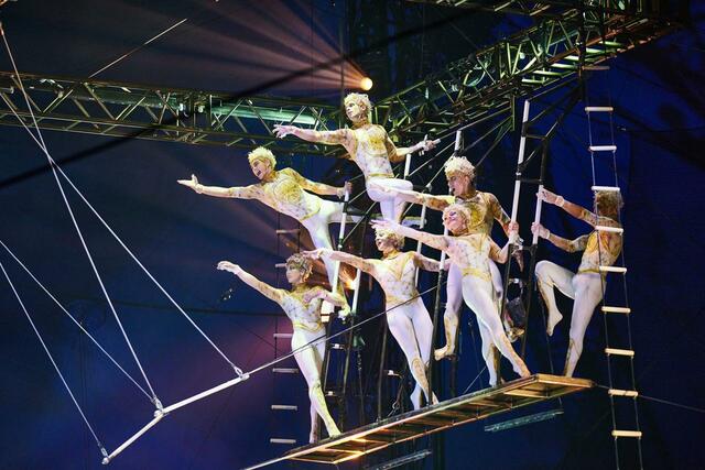 フライング・トラビス Photos: Cirque du Soleil 2021 / Costumes: Dominique Lemieux【ダイハツ アレグリア-新たなる光-】