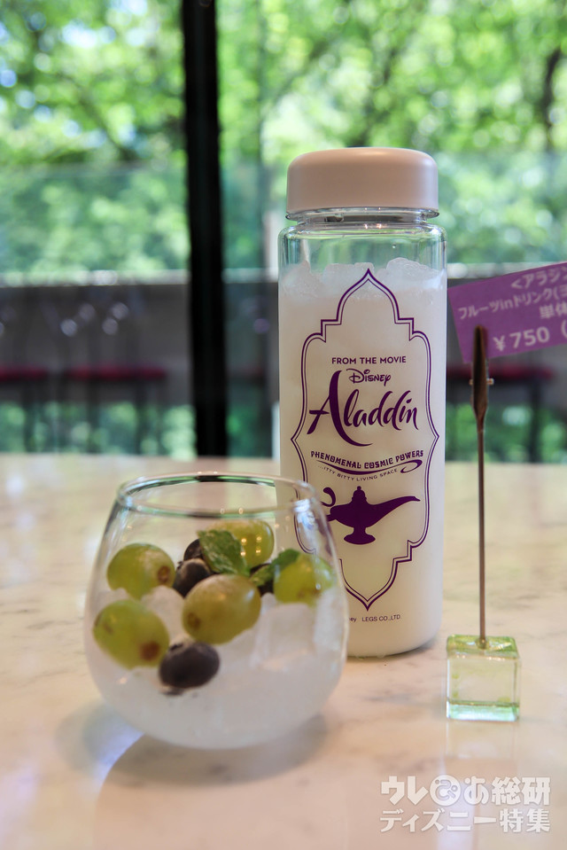 <アラジン>フルーツinドリンク(ヨーグルト風味)¥ 750(税抜)|ボトル付き : ¥ 1,750(税抜)