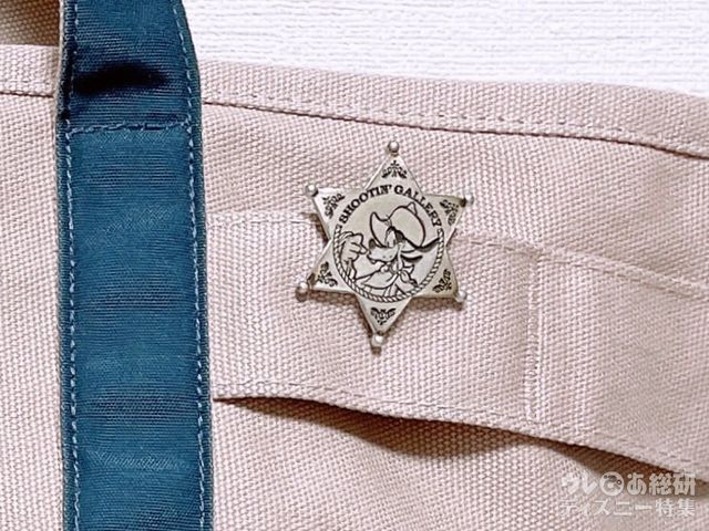 シューティングギャラリーの保安官バッジも挟めます