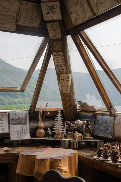 所狭しと様々な雑貨がならぶ