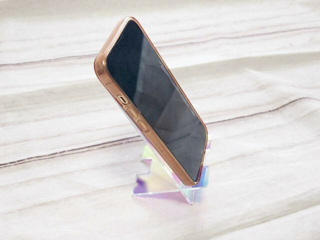 スマホを乗せてみました!【3COINS×セーラームーン】スマホスタンド (B)/330円(税込)