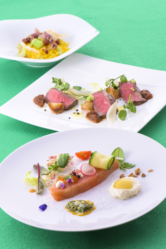 “ディズニー・イースター”ディナーコース 10,500円|東京ディズニーシー・ホテルミラコスタ「ベッラヴィスタ・ラウンジ」