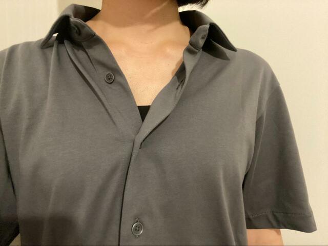 【ユニクロ エアリズムポロシャツ（フルオープン・半袖）】ボタンを一部または全部開けてもおしゃれ