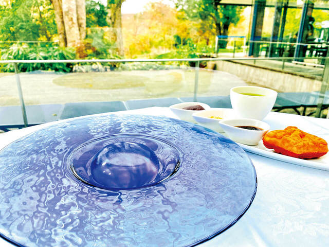 店名の“LYS（リス）”は、フランスの国花である“ユリ”という意味。「フランス・パリ郊外の明るいレストラン」をイメージしている。カフェ・レストラン LYS【神奈川・箱根】